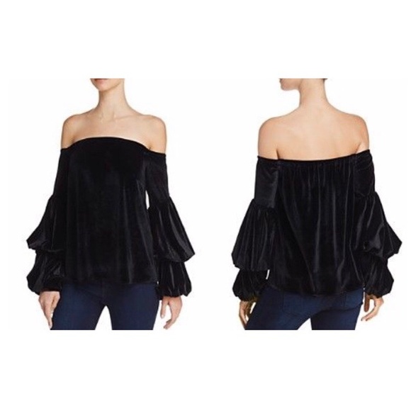 Bloomingdale's Tops - ✨NWT Bloomingdale’s Petersyn Blue Velvet LS Top✨